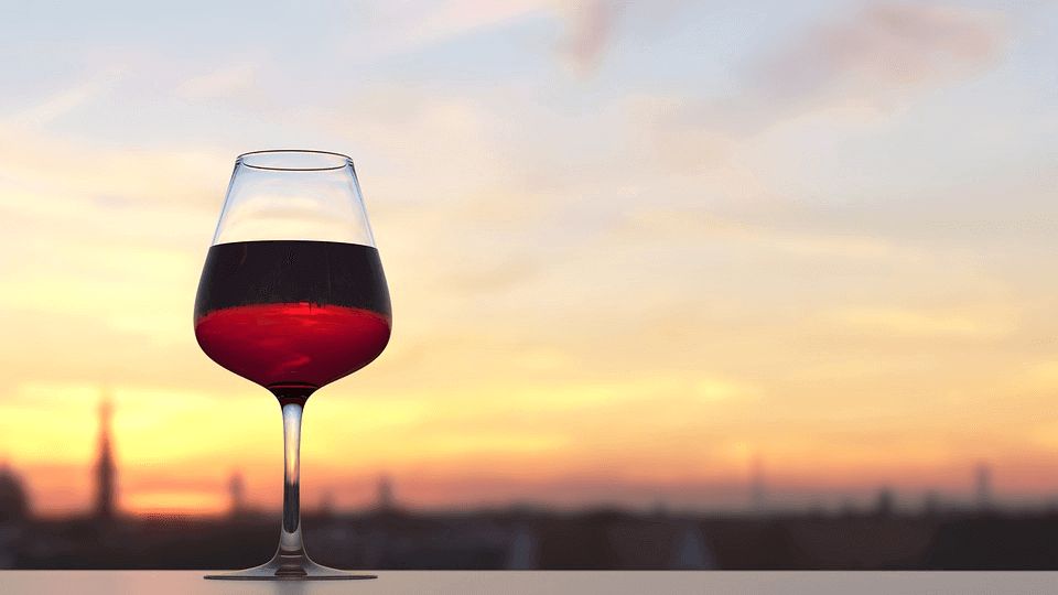 8 Amazing Health Benefits of Drinking Wine